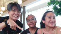 Leony sebagai sahabatnya pun turut senang dengan kabar bahagia ini. Foto: Instagram