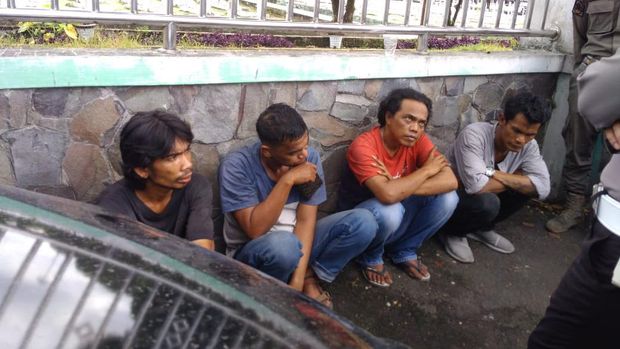 Dishub Medan Razia Angkot Buntut Kerap Kecelakaan, 4 Sopir Positif Narkoba (Foto: Datuk/detikcom)
