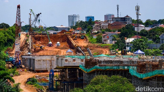 Proyek Tol Serpong-Balaraja terus dikebut pengerjaannya. Konstruksi tol seksi 1 Paket 2 dan 3 ditargetkan rampung pada akhir tahun 2021.