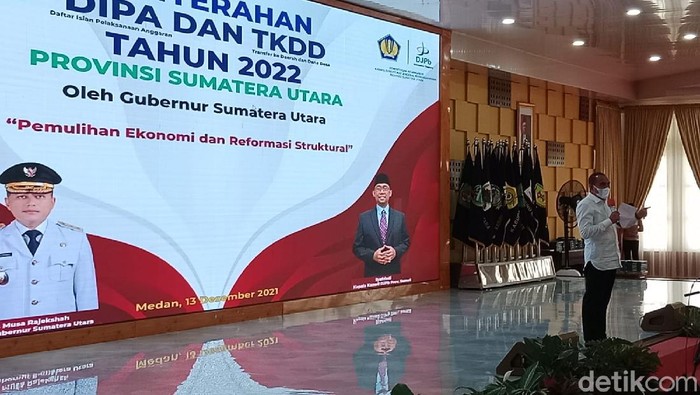 Edy Rahmayadi geram karena Bupati Karo Corry Sebayang yang tak hadir di acara penyerahan DIPA. Dia mengancam tak menyerahkan DIPA. (Ahmad Afrah/detikcom)