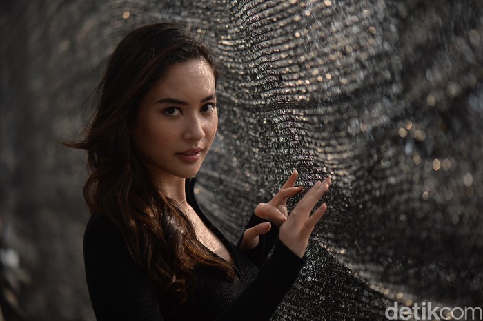 Elvira Devinamira Elvira Devinamira