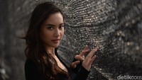Tak cuma unik, Elvira Devinamira juga punyaa hobi yang mahal. Foto: Ari Saputra/detikHOT