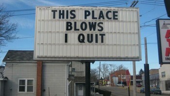 Menggunakan papan billboard. Foto: Boredpanda 