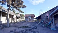 Suasana SDN Supiturang 03 yang terdampak awan panas guguran Gunung Semeru di Curah Koboan, Pronojiwo, Lumajang, Jawa Timur.