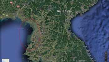 Saat melakukan pencarian untuk Korea Utara di Google Maps maka kamu akan melihat bahwa pada bagian dari pantai barat negara itu blur. Mengingat betapa rahasianya negara ini, maka tak heran jika ada tempat yang diburamkan. Foto: Google Maps