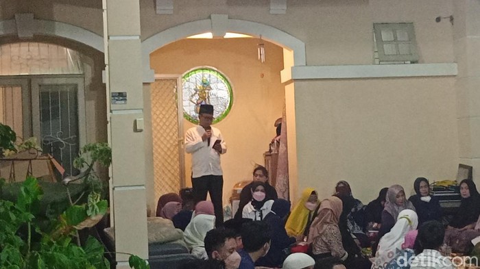 Acara pengajian 40 harian Vanessa Angel dan Bibi Ardiansyah yang digelar di kediaman keduanya.