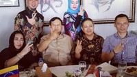 Akrab dengan berbagai politisi ternama di Indonesia. Ini keseruan Ahmad Dhani saat makan siang bareng Prabowo sampai Agus Yudoyhono. Foto: Instagram @mulanjameela1