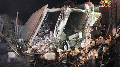 Potret Gedung Roboh di Italia Gegara Kebocoran Gas