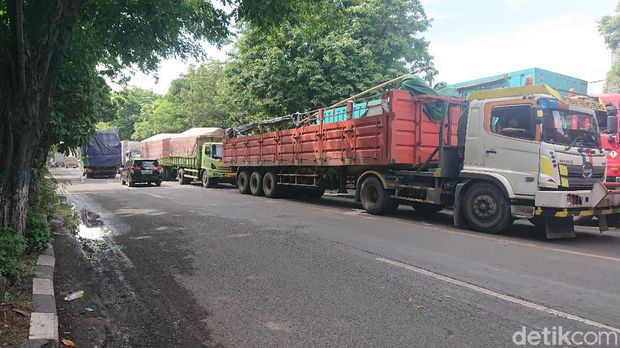 jalan macet di lamongan