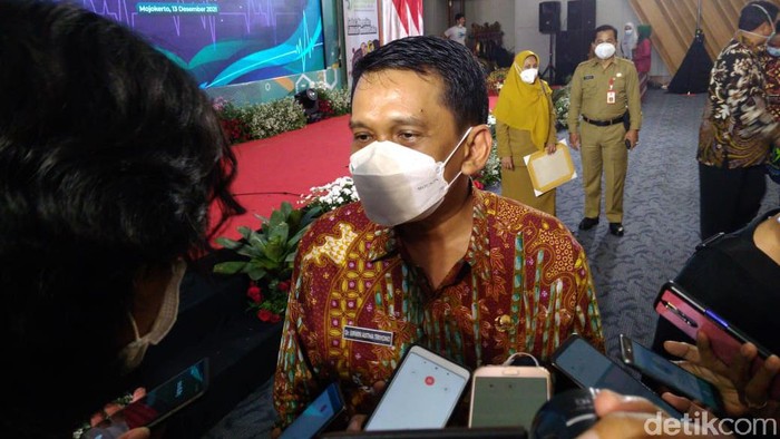 Kadinkes Jatim Dr Erwin Ashta Triyono