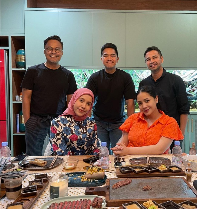 Pada pertengahan November 2021, Kaesang, yang kini menjabat sebagai komisaris RANS, mengadakan pertemuan dengan Raffi Ahmad dan Nagita Slavina di kediaman mereka. Dalam unggahan di Instagram, terliaht Nadya Arifta ikut mendampingi dan foto bersama. Foto: Instagram