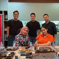 Pada pertengahan November 2021, Kaesang, yang kini menjabat sebagai komisaris RANS, mengadakan pertemuan dengan Raffi Ahmad dan Nagita Slavina di kediaman mereka. Dalam unggahan di Instagram, terliaht Nadya Arifta ikut mendampingi dan foto bersama. Foto: Instagram