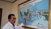 Selain meningkatkan layanan penumpang, Pelni optimistis pada tahun 2021 dapat meningkatkan layanan angkutan barang melalui operasional 10 trayek tol laut.