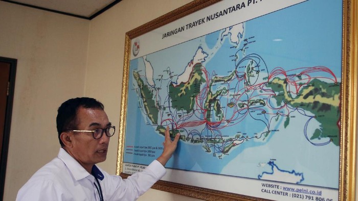Kinerja Positif Pelni Plt Direktur Utama PT Pelni (Persero) Ony Suprihartono memberikan keterangan kepada media saat diskusi virtual outlook 2022 dan pengumuman pemenang Lomba Karya Tulis Jurnalistik Pelni 2021 di Jakarta, Senin (13/12/2021). Selain meningkatkan layanan penumpang, Pelni optimistis pada tahun 2021 dapat meningkatkan layanan angkutan barang melalui operasional 10 trayek tol laut dengan capaian hingga November 2021 mencatatkan pertumbuhan muatan barang sebesar 153% dibanding periode yang sama tahun 2020 dan load factor rata-rata 84% sesuai RAB dari Kementerian Perhubungan.