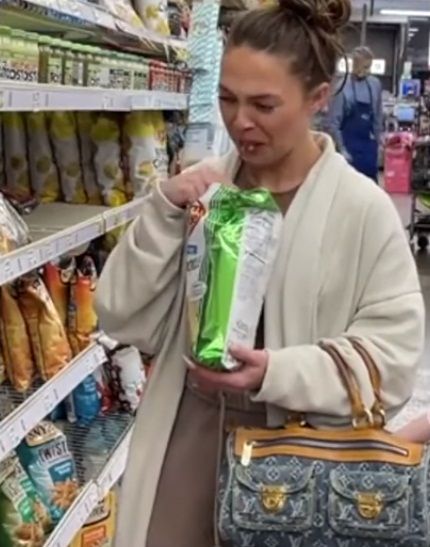 Aksi Jorok Lepeh Keripik kentang Disegel Lagi