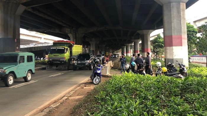 Lokasi pelemparan batu di Jl DI Panjaitan, Jaktim