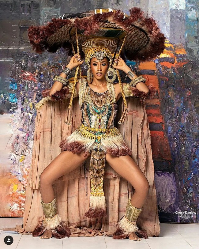 Kostum nasional dari Maristella Okpala ini didesain oleh desainer Filipina, Kennedy Jhon Gasper. Kennedy pada 2021 ini juga mendesain kostum nasional untuk finalis Haiti di ajang Miss Grand International 2021. Foto: Instagram