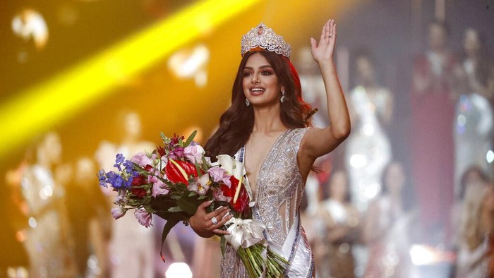 Newly crowned Miss Universe 2021 Harnaaz Sandhu poses during a press conference following the 70th Miss Universe pageant, Monday, Dec. 13, 2021, in Eilat, Israel. (AP Photo/Ariel Schalit)