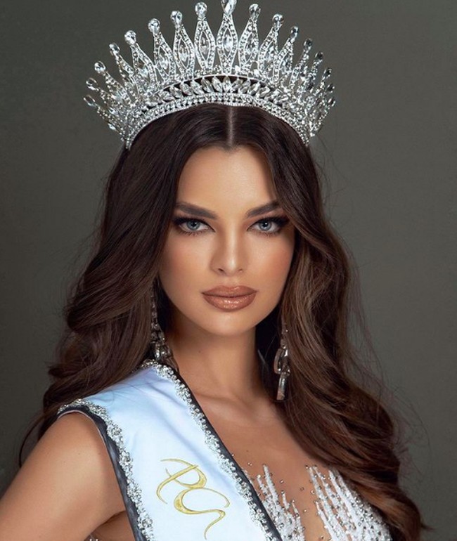 Nadia juga aktif dalam berbagai gerakan perempuan di negaranya. Model dan aktivis cantik ini tak segan untuk turun tangan. Foto: dok. Instagram/@nadiatferreira