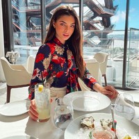 Dia lahir dengan kondisi tortikolis bawaan, yakni kelainan yang membuat kepala dan lehernya menjadi miring. Dia telah menjalani operasi sejak masih kecil. Nadia mengenang ketika berusia 10 tahun dia berada di ambang kematian karena operasi tersebut.  Foto: dok. Instagram/@nadiatferreira