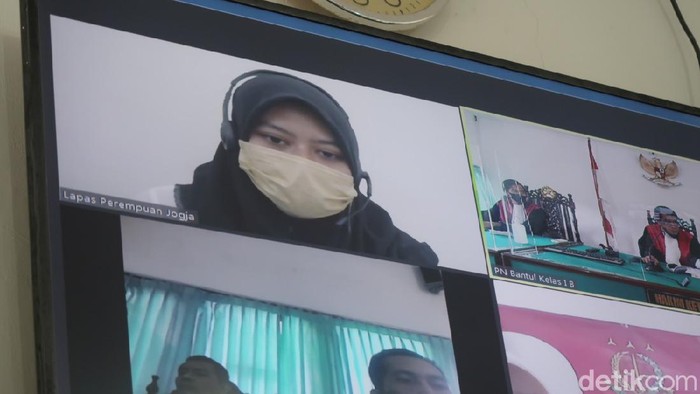 Nani Aprilliani Nurjaman terdakwa takjil sianida divonis 16 tahun bui
