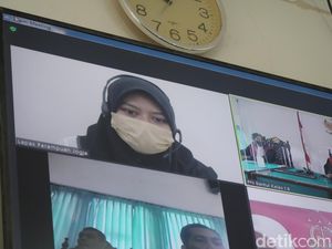 Nani Takjil Sianida Minta Hakim Kembalikan HP Gegara Alasan Ini