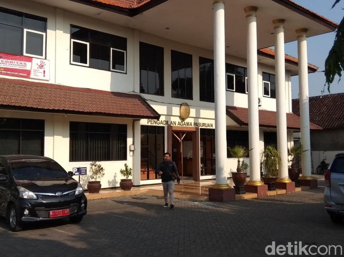 Mantan anggota DPRD Kota Pasuruan, NW (47) akan mengajukan banding atas putusan Pengadilan Agama (PA) Pasuruan yang mengabulkan gugatan cerai istrinya. PA Pasuruan menyebut, itu merupakan hak pihak yang tak puas dengan putusan.