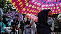 Menurut data UNHCR, ada sekitar 14 ribu pengungsi dan pencari suaka di Indonesia, yang menunggu proses penempatan ke negara ketiga. Sebagian besar berasal dari wilayah-wilayah konflik seperti Afghanistan, Somalia dan Myanmar.