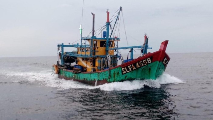 Kementerian Kelautan dan Perikanan (KKP) terus memberantas kapal maling ikan baik kapal lokal maupun asing. Ada puluhan kapal dan ratusan ABK yang ditindak.