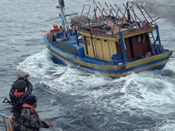 Perburuan Kapal Maling Ikan Digeber