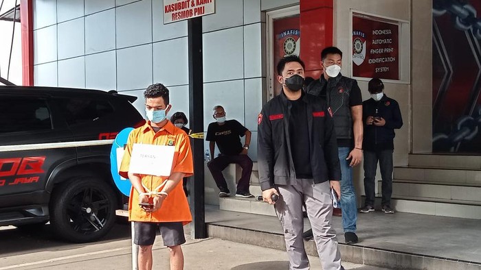 Pra rekonstruksi pembunuhan pria tunawicara di Jakpus