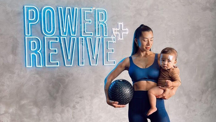 Jurus Jennifer Bachdim Biar Nggak Mager Olahraga saat Kerja dan Urus 4 Anak