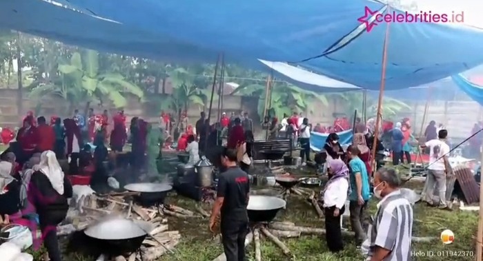 Rendang Massal Untuk Korban Erupsi Dharmasraya Kirim 6 Ton Rendang utnuk Korban Erupsi Semeru