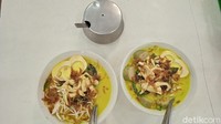 Hidangan yang begitu terkenal di budaya China, Melayu, dan Indonesia ini memiliki kelezatan yang begitu khas. Laksa merupakan makanan khas yang mudah ditemukan di negara-negara rumpun Melayu. Foto: detikcom/Diah Afrilian