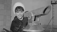 Rita Moreno memulai aktingnya di panggung teater tahun 1945 lewat produksi Skydrift sebagai Angelina. Sejak saat itu, kelahiran 11 Desember 1931 itu seperti tak pernah berhenti berkarya. (Foto: Getty Images/Keystone)