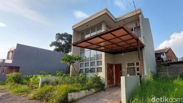 Rumah Tempat Yayasan Herry Wirawan di Bandung