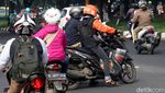Saat Pemotor Nekat Melawan Bahaya di Jalanan Bandung