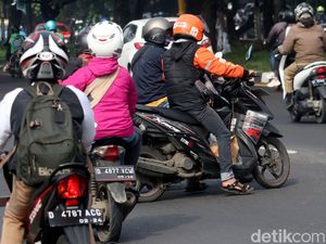 Apakah Naik Motor Pakai Sandal Jepit Termasuk Pelanggaran?