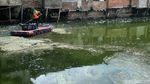 Sampah di Kali Cideng Dibersihkan