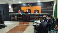 4 Anggota DPRD Labura Pakai Ekstasi di Room Karaoke Dituntut 6 Bulan Bui