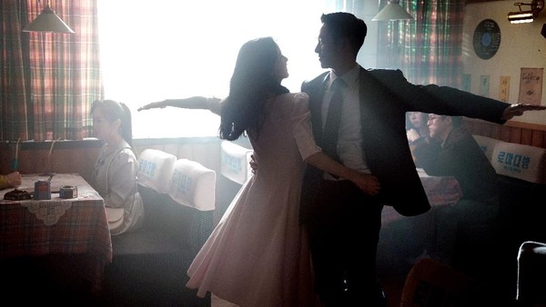 Serasinya Jisoo BLACKPINK dan Jung Hae In Dansa Mesra di Snowdrop