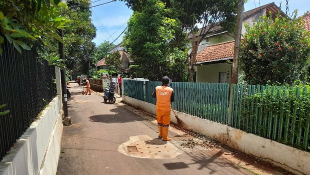 Sumur resapan di jl Sirsak, Pasar Minggu, Jakarta Selatan sudah rapi. Tidak ada lagi lubang atau gundukan tanah.