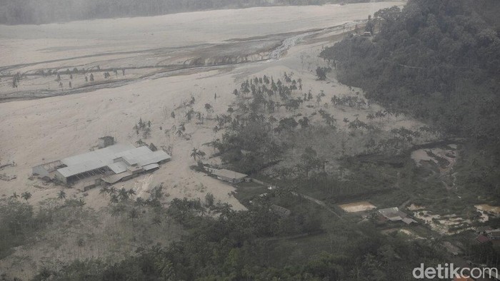 Total korban Semeru kembali diperbarui oleh pendataan BNPB. Data terakhir menunjukkan sebanyak 46 orang dinyatakan tewas akibat bencana alam tersebut.