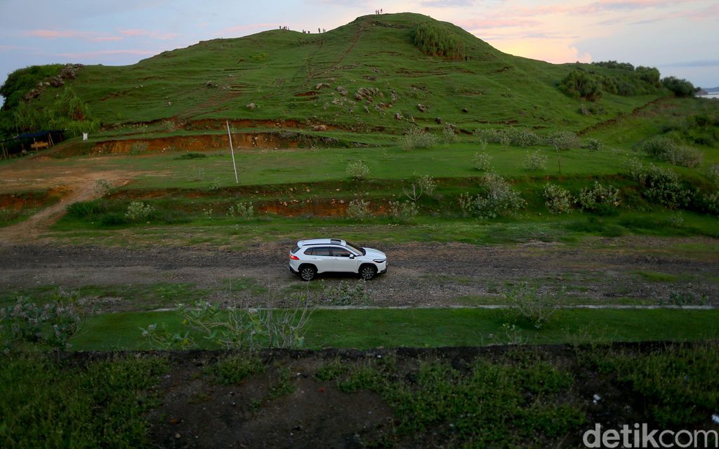 Toyota Cross Hybrid di Mandalika Lombok
