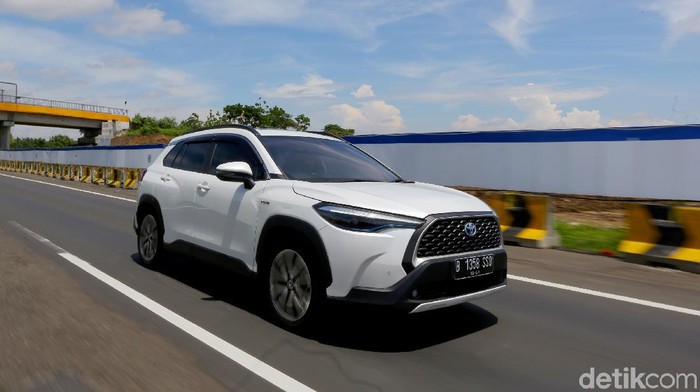 Toyota Cross Hybrid Road Trip Jakarta Mandalika 2021