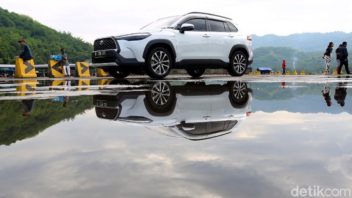 Toyota Cross Hybrid Road Trip Jakarta Mandalika 2021