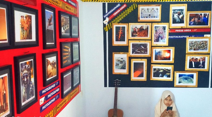 30 tahun Dadang Tri Berkarya Dalam Bingkai Foto Seorang mantan fotografer kantor berita Inggris Reuters, Dadang Trimulyanto, menggelar pameran foto hasil karyanya di kampung halamannya di Kota Batang, Jawa Tengah.
