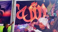 Pameran foto jurnalistik yang bertajuk 30 tahun Dadang Tri Berkarya memajang berbagai tema foto mulai dari politik, budaya, ekonomi, peristiwa dan olahraga.