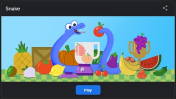 Untuk mencobanya, pertama-tama pemain cukup memasukkan kata Play Snake di kolom pencarian Google. Lalu secara otomatis, akan muncul sebuah gambar seekor ular sedang memakan buah. Kemudian tekan tombol Play di bawahnya. Foto: (Google).