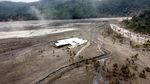 Abu Vulkanik Semeru Sapu Bersih Kampung Kamar Panjang